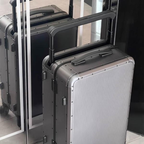 shadow04 UMBRA 鋁鎂合金行李箱 對開式 寬桿箱